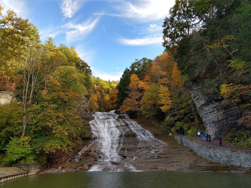 Hinter Falls