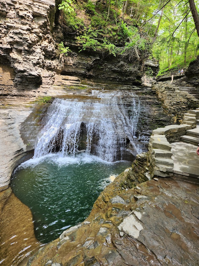 Hinter Falls