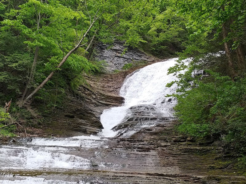 Hinter Falls
